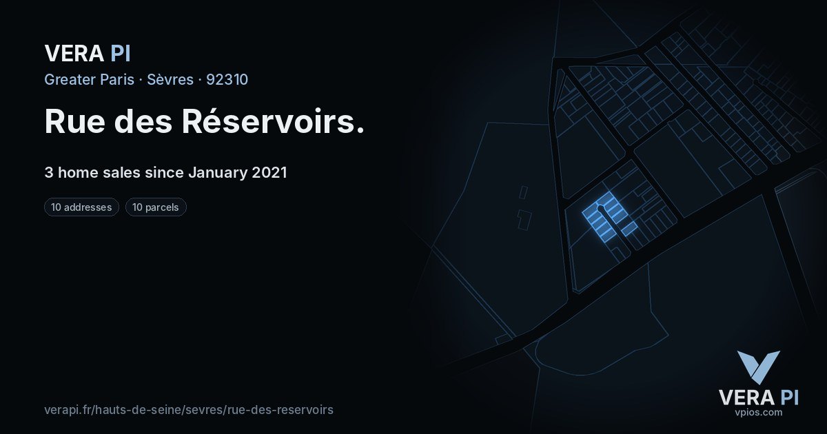 Rue des Réservoirs, Sèvres at night – every parcel coloured by the prices around it, the street's own parcels lit