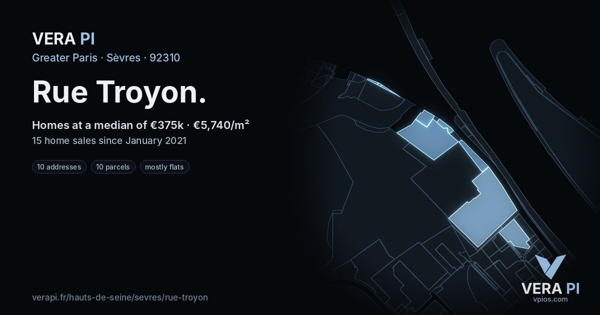 Rue Troyon, Sèvres at night – every parcel coloured by the prices around it, the street's own parcels lit