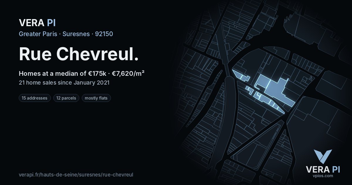 Rue Chevreul, Suresnes at night – every parcel coloured by the prices around it, the street's own parcels lit