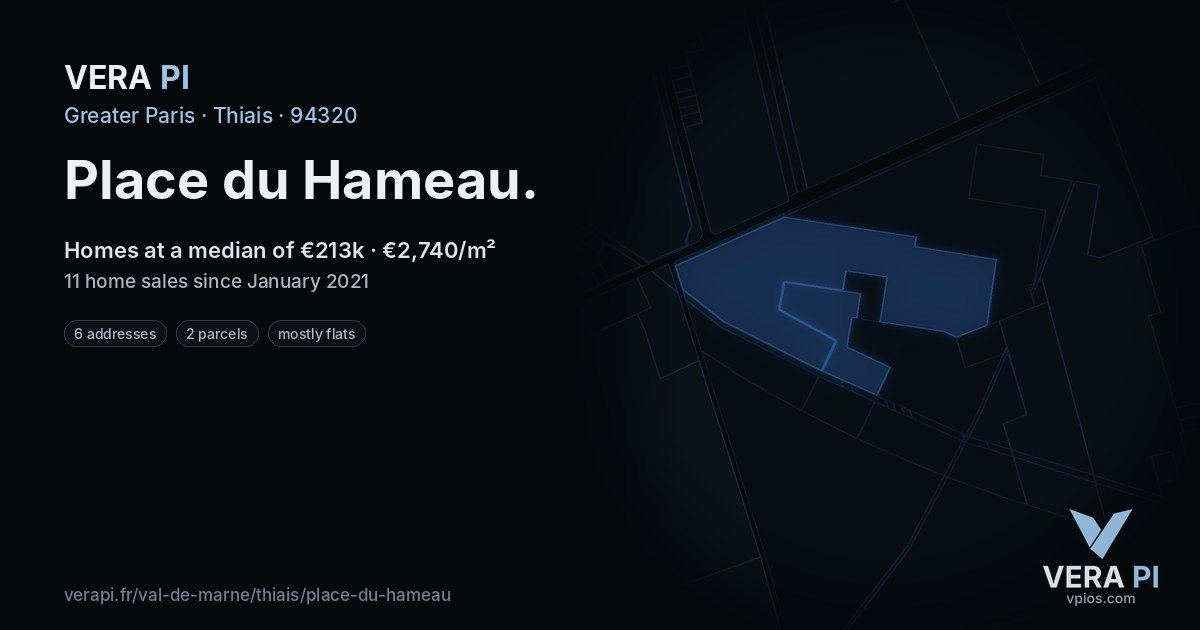 Place du Hameau, Thiais at night – every parcel coloured by the prices around it, the street's own parcels lit
