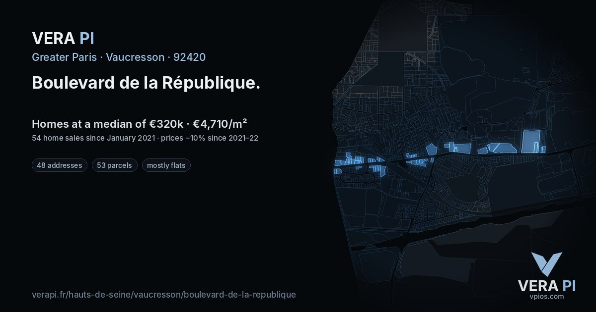 Boulevard de la République, Vaucresson at night – every parcel coloured by the prices around it, the street's own parcels lit