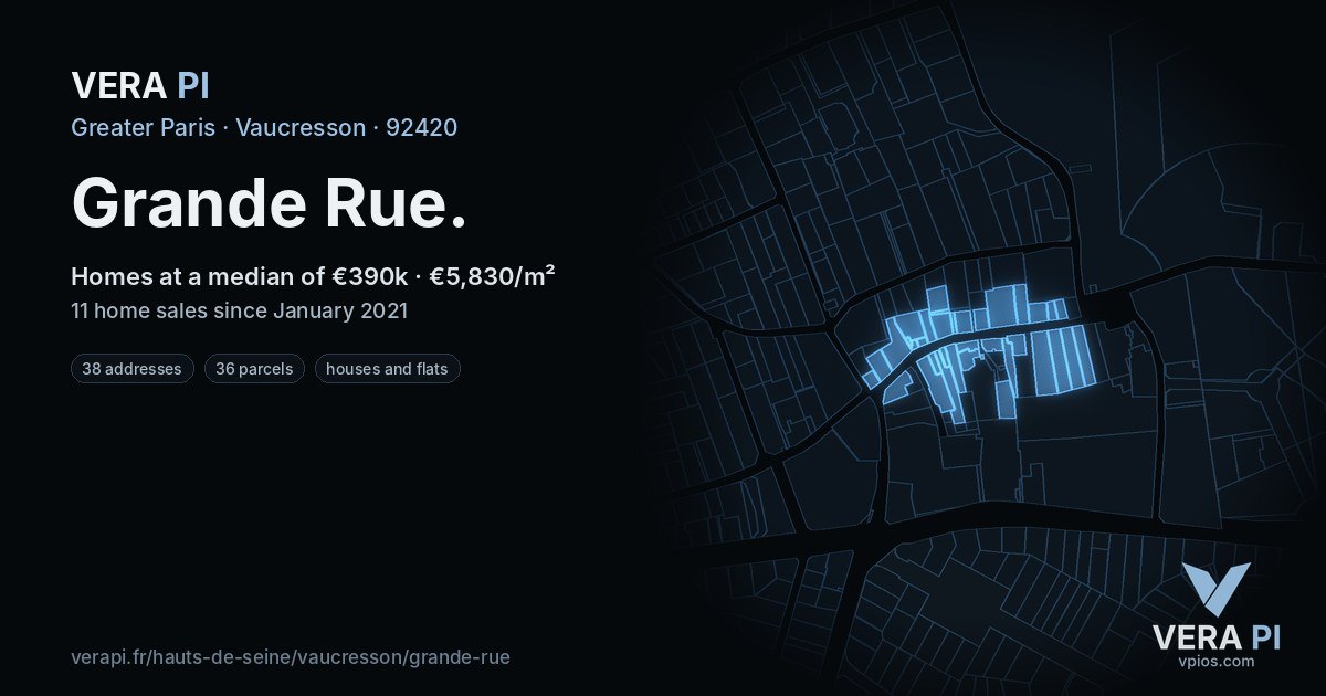 Grande Rue, Vaucresson at night – every parcel coloured by the prices around it, the street's own parcels lit