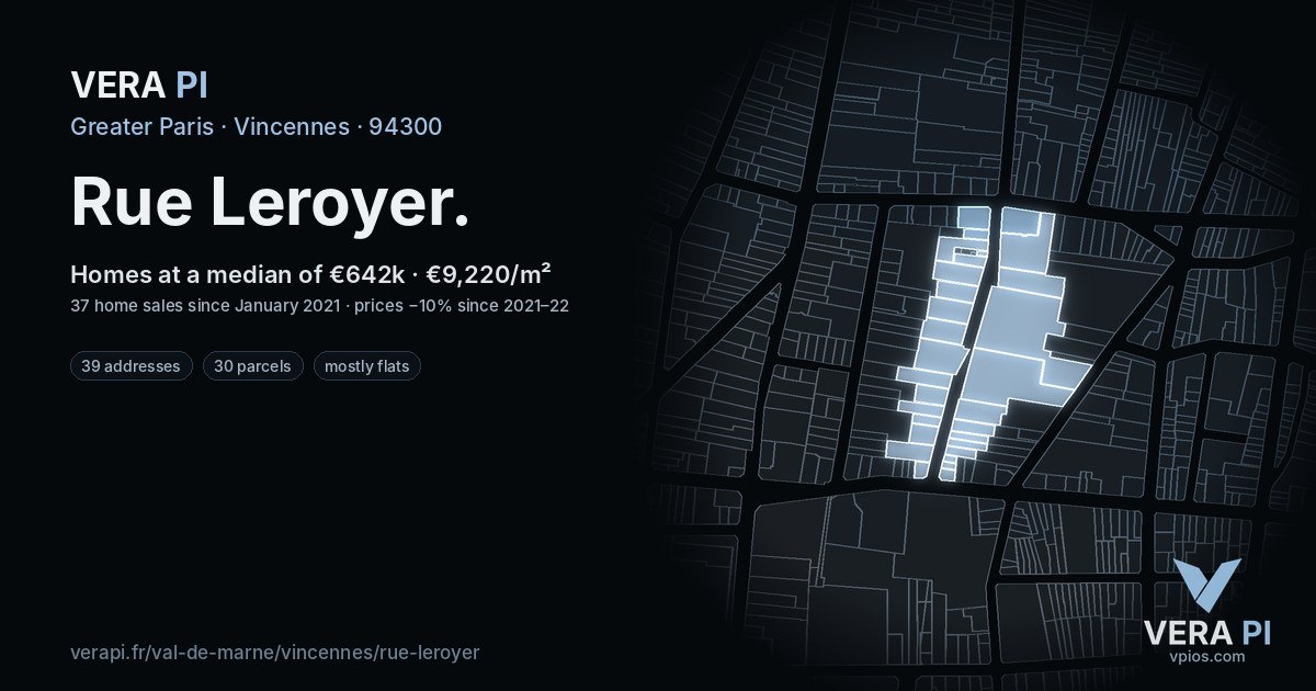 Rue Leroyer, Vincennes at night – every parcel coloured by the prices around it, the street's own parcels lit