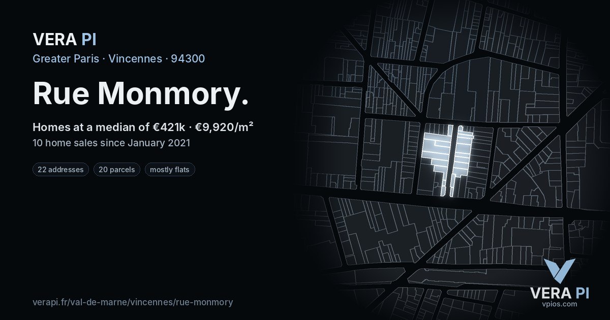 Rue Monmory, Vincennes at night – every parcel coloured by the prices around it, the street's own parcels lit