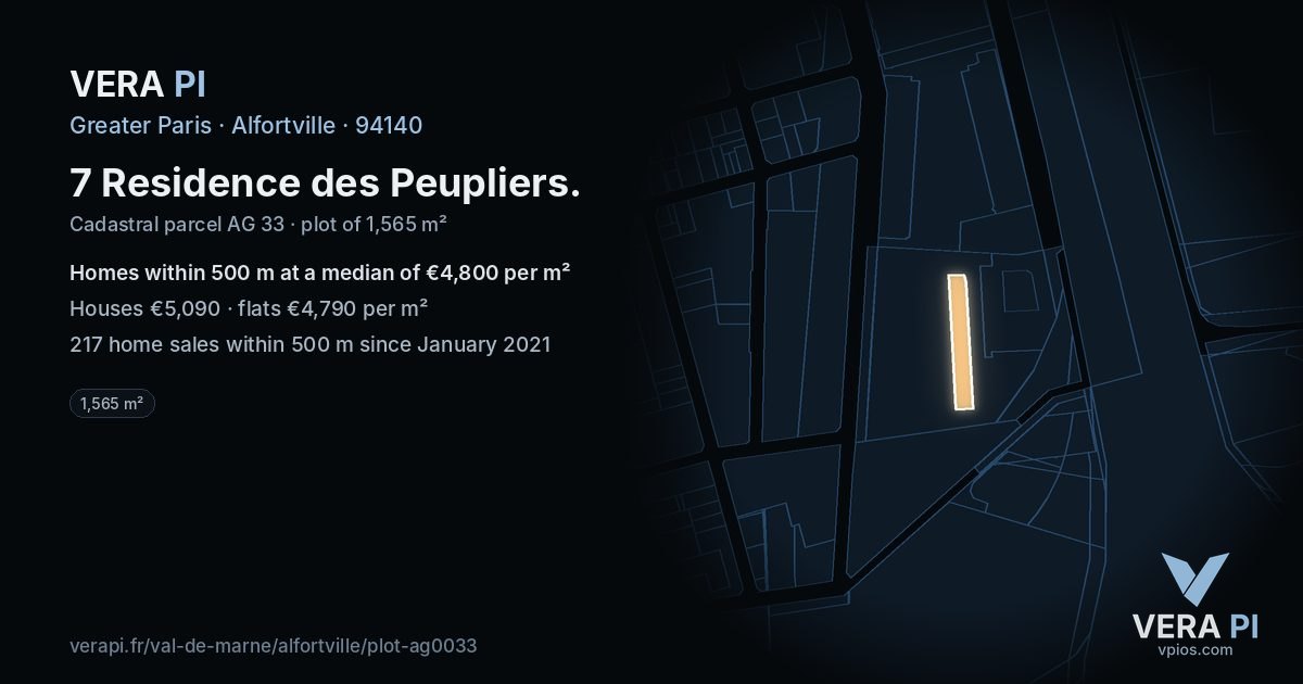 7 Residence des Peupliers, Alfortville at night – the plot lit, the parcels around coloured by the prices near them