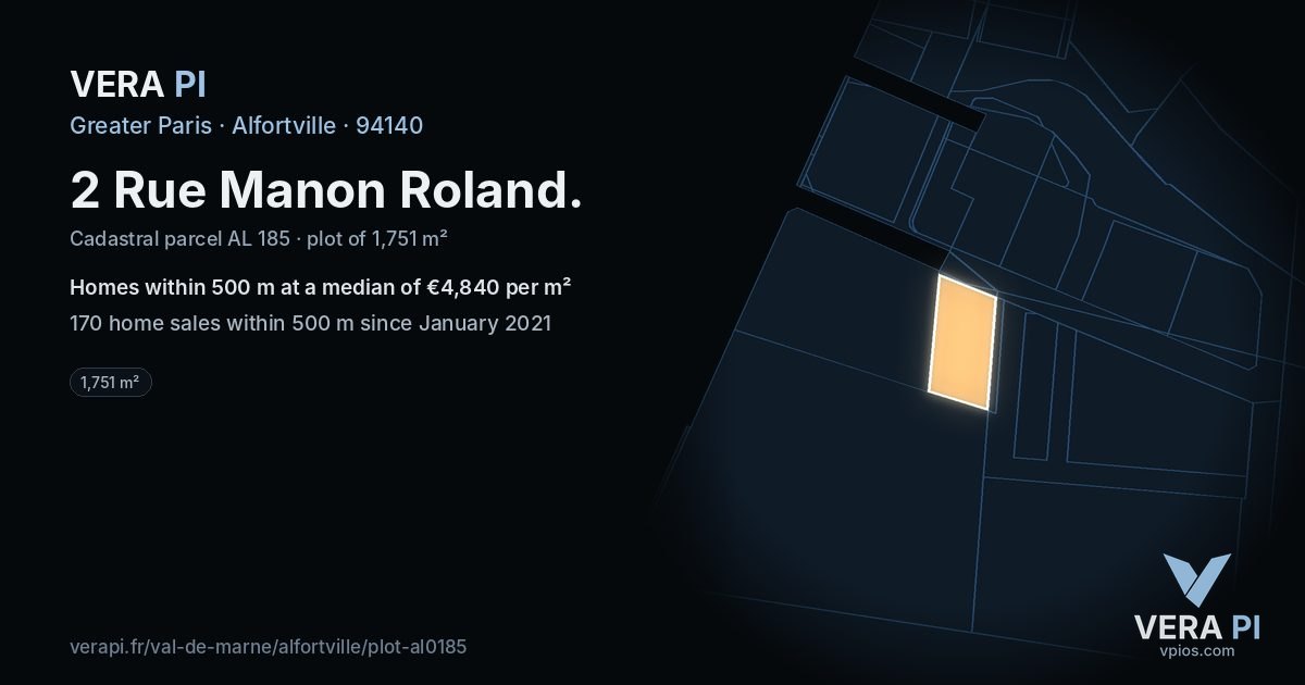 2 Rue Manon Roland, Alfortville at night – the plot lit, the parcels around coloured by the prices near them