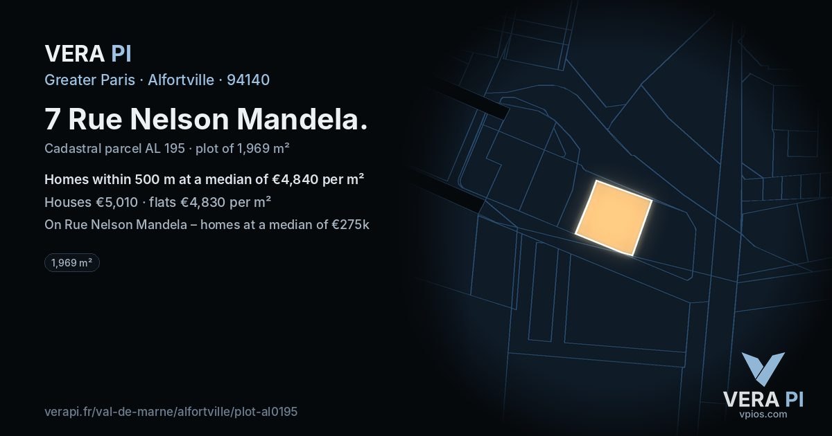 7 Rue Nelson Mandela, Alfortville at night – the plot lit, the parcels around coloured by the prices near them