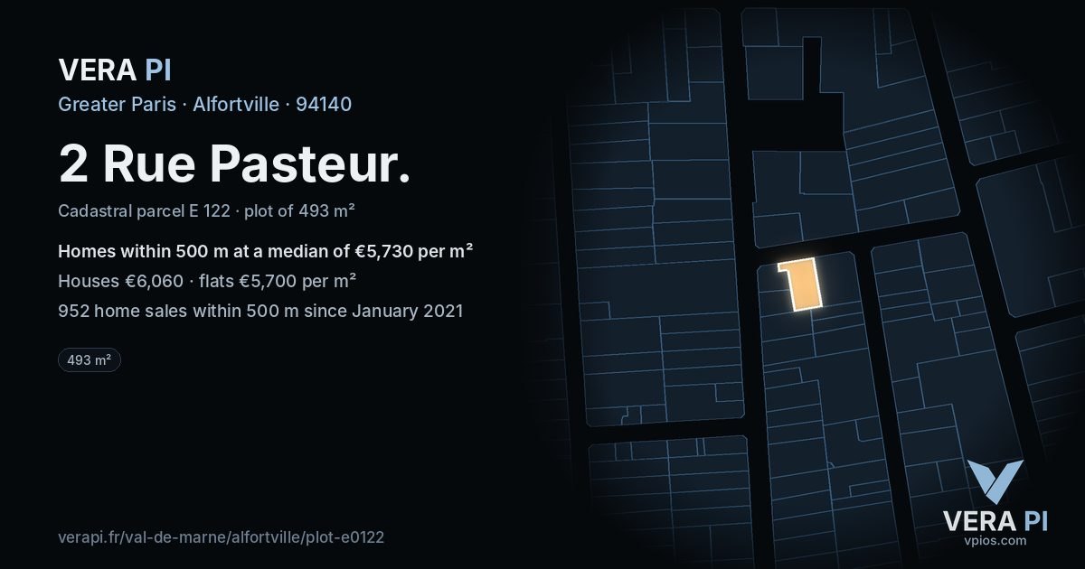 2 Rue Pasteur, Alfortville at night – the plot lit, the parcels around coloured by the prices near them