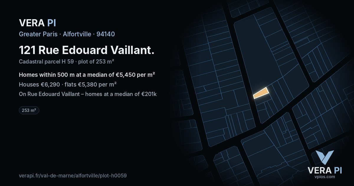 121 Rue Edouard Vaillant, Alfortville at night – the plot lit, the parcels around coloured by the prices near them