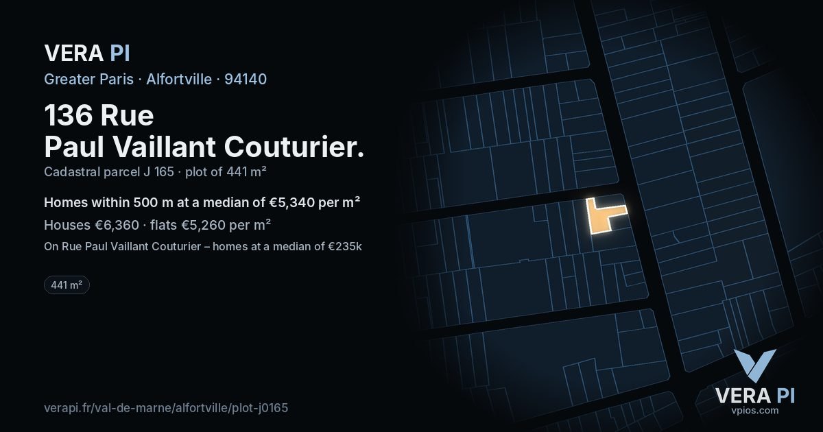 136 Rue Paul Vaillant Couturier, Alfortville at night – the plot lit, the parcels around coloured by the prices near them