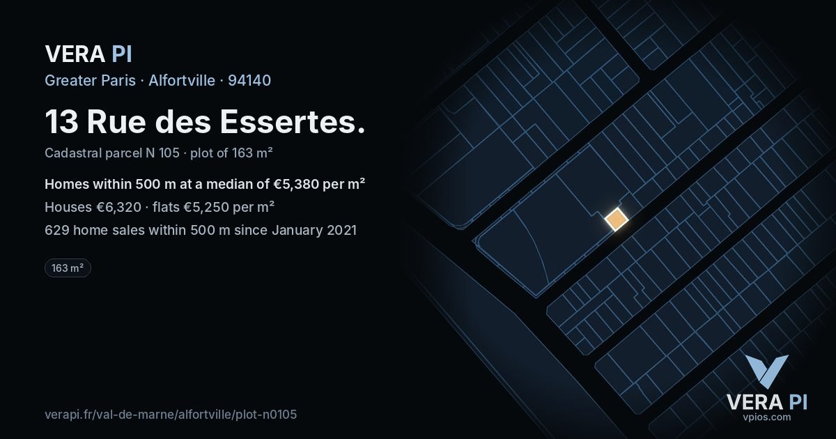 13 Rue des Essertes, Alfortville at night – the plot lit, the parcels around coloured by the prices near them