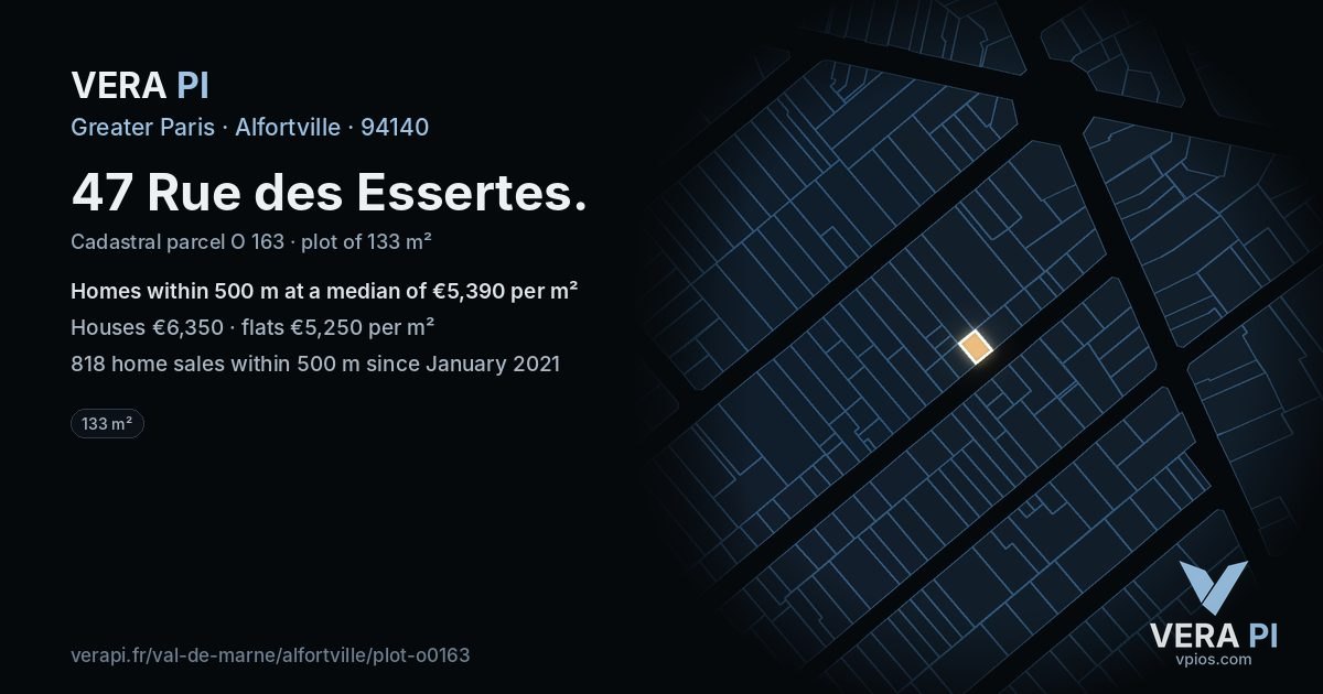 47 Rue des Essertes, Alfortville at night – the plot lit, the parcels around coloured by the prices near them