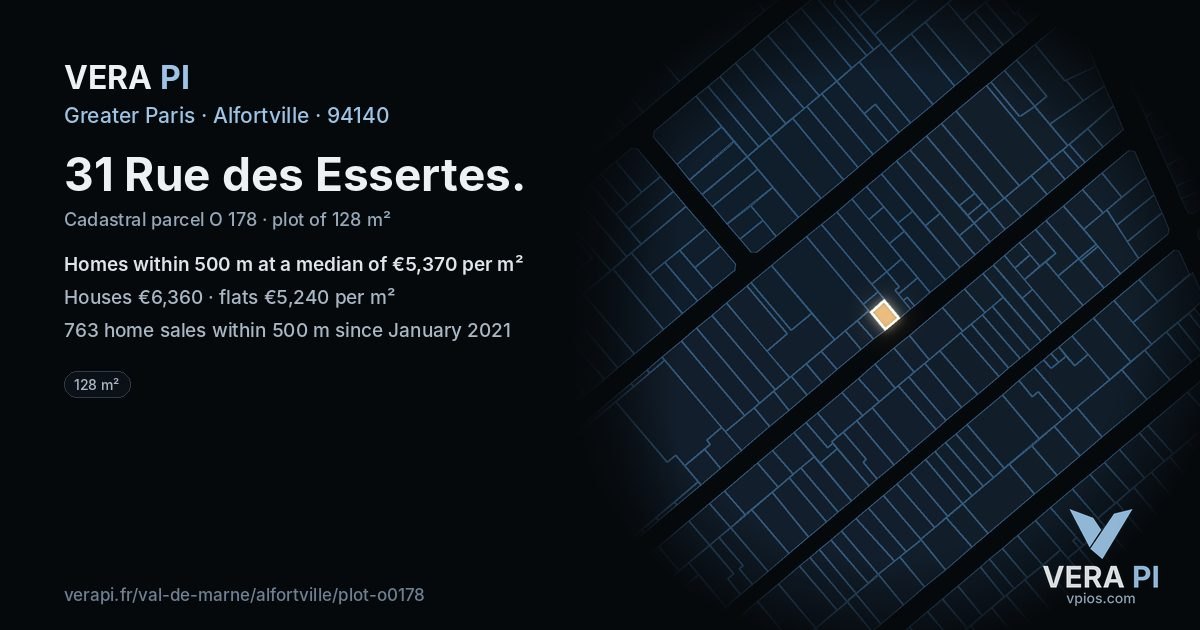 31 Rue des Essertes, Alfortville at night – the plot lit, the parcels around coloured by the prices near them