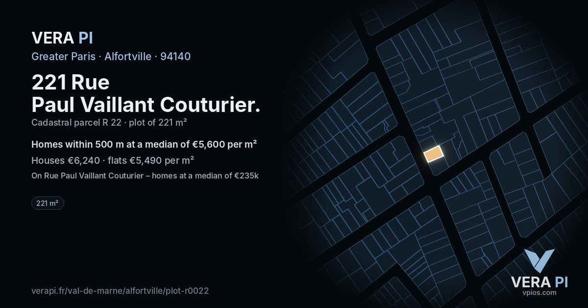 221 Rue Paul Vaillant Couturier, Alfortville at night – the plot lit, the parcels around coloured by the prices near them