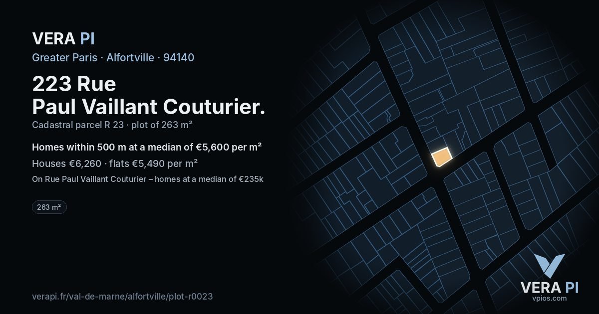 223 Rue Paul Vaillant Couturier, Alfortville at night – the plot lit, the parcels around coloured by the prices near them