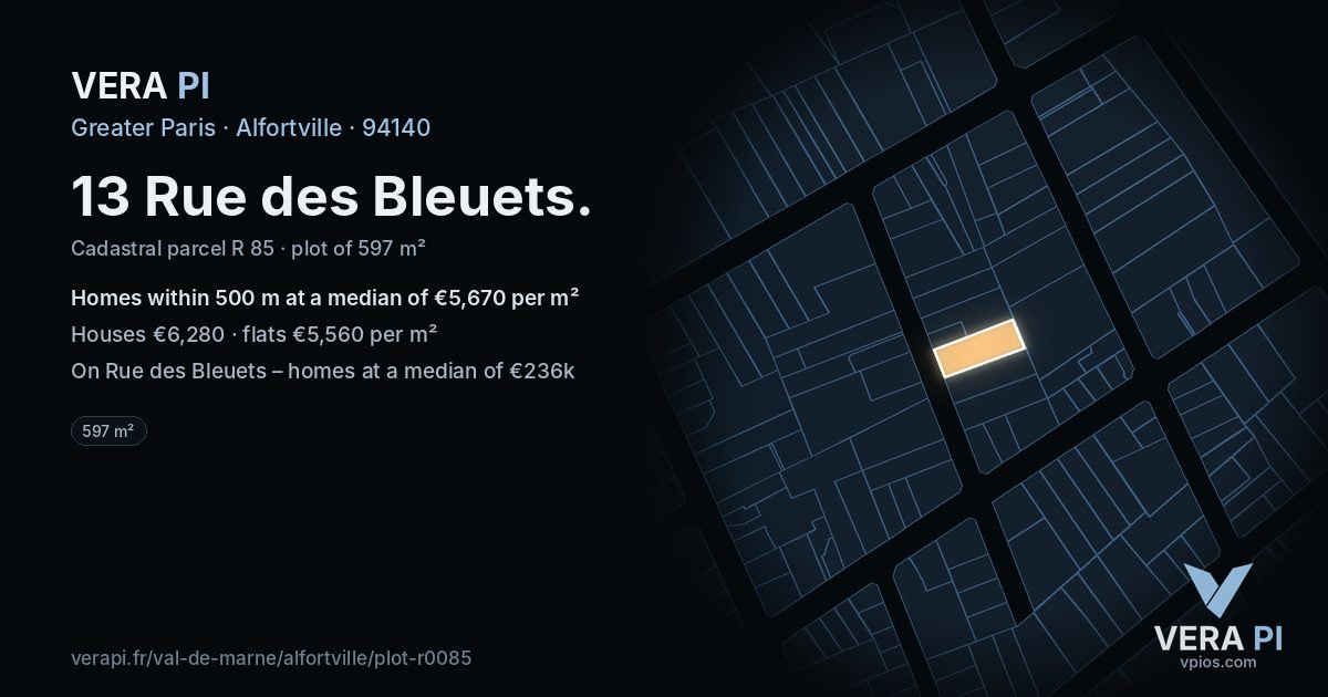 13 Rue des Bleuets, Alfortville at night – the plot lit, the parcels around coloured by the prices near them