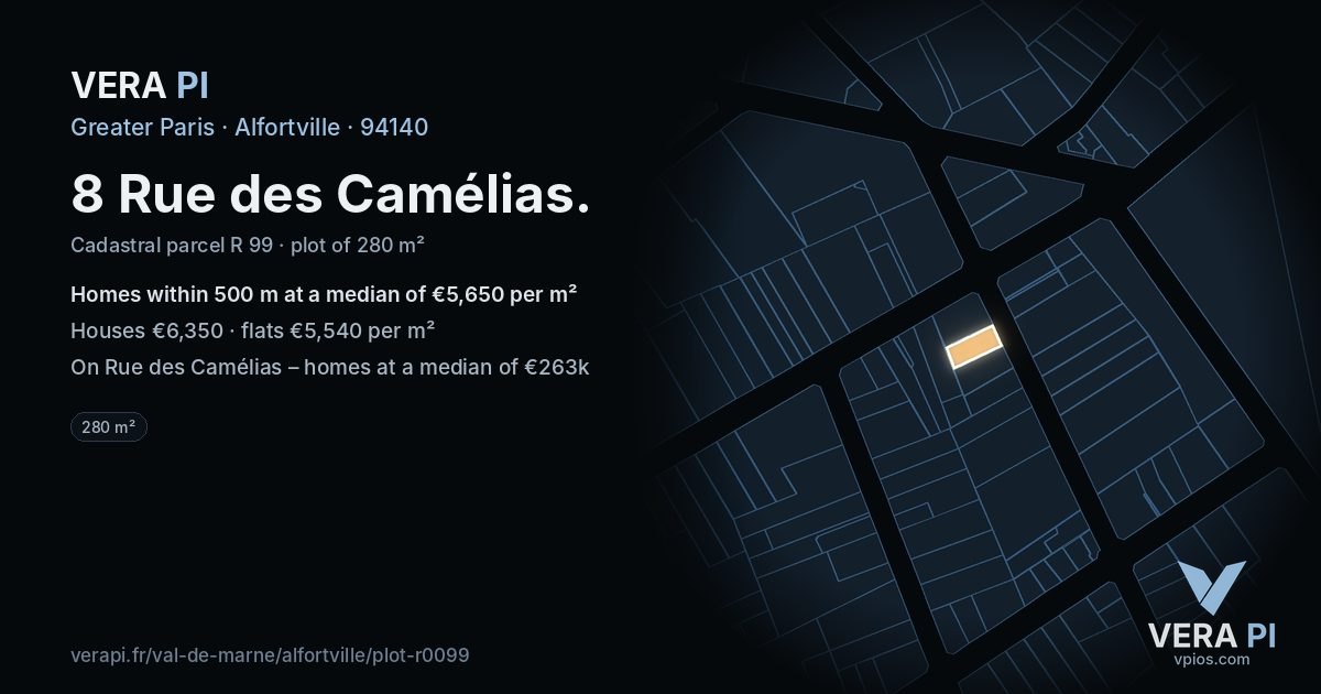 8 Rue des Camélias, Alfortville at night – the plot lit, the parcels around coloured by the prices near them