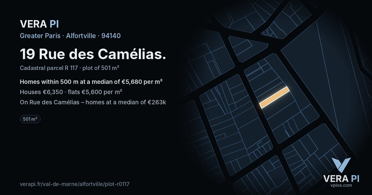 19 Rue des Camélias, Alfortville at night – the plot lit, the parcels around coloured by the prices near them
