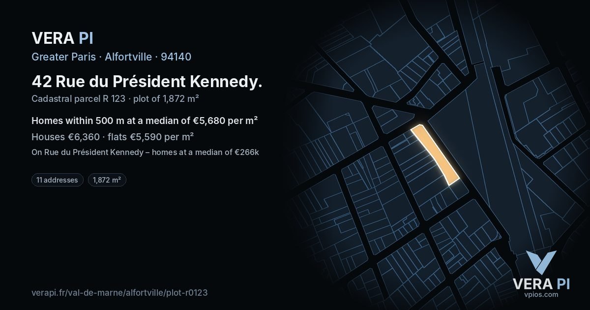 42 Rue du Président Kennedy, Alfortville at night – the plot lit, the parcels around coloured by the prices near them
