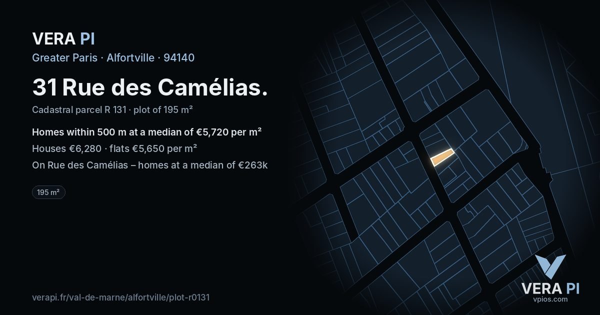 31 Rue des Camélias, Alfortville at night – the plot lit, the parcels around coloured by the prices near them