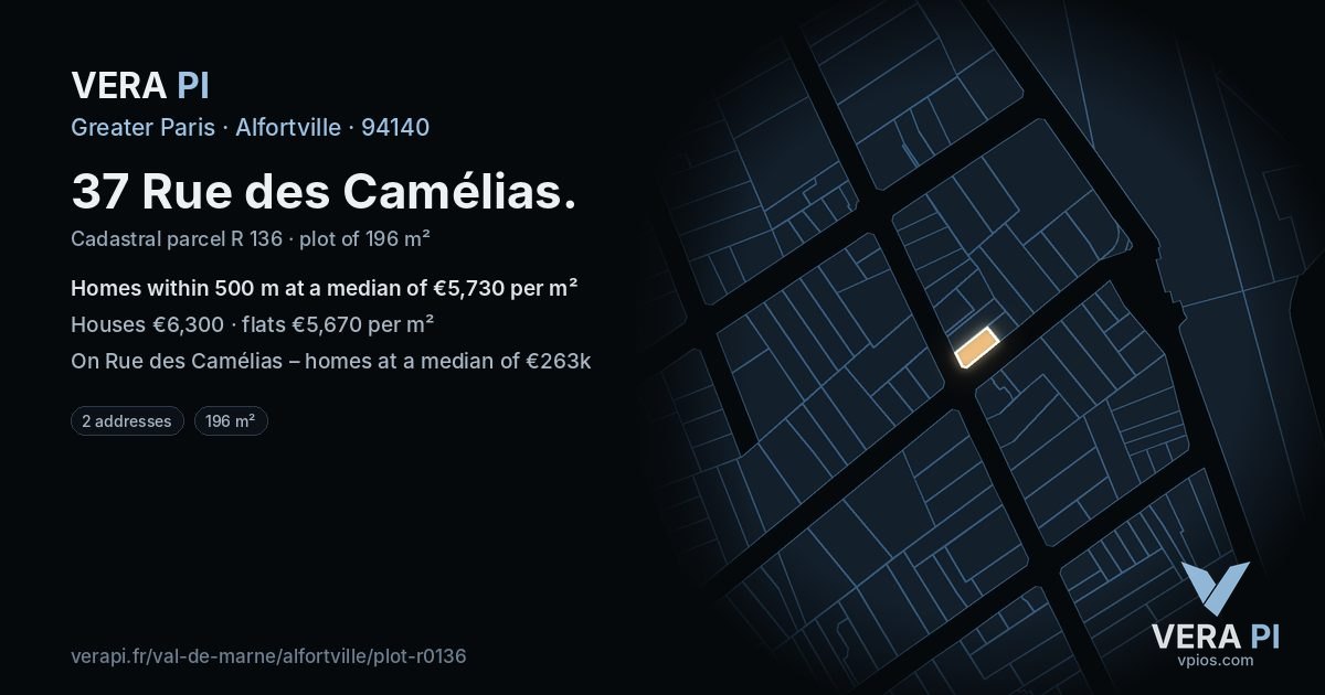 37 Rue des Camélias, Alfortville at night – the plot lit, the parcels around coloured by the prices near them