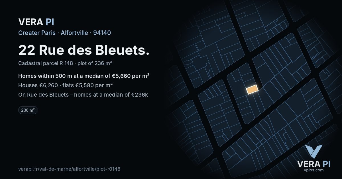 22 Rue des Bleuets, Alfortville at night – the plot lit, the parcels around coloured by the prices near them