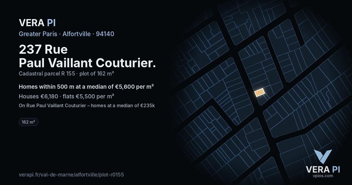 237 Rue Paul Vaillant Couturier, Alfortville at night – the plot lit, the parcels around coloured by the prices near them
