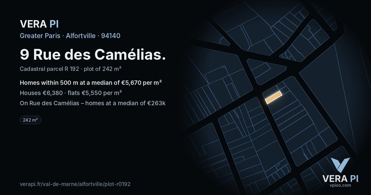 9 Rue des Camélias, Alfortville at night – the plot lit, the parcels around coloured by the prices near them