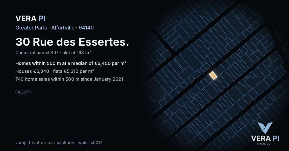 30 Rue des Essertes, Alfortville at night – the plot lit, the parcels around coloured by the prices near them