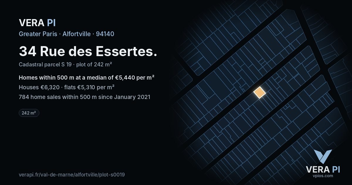 34 Rue des Essertes, Alfortville at night – the plot lit, the parcels around coloured by the prices near them