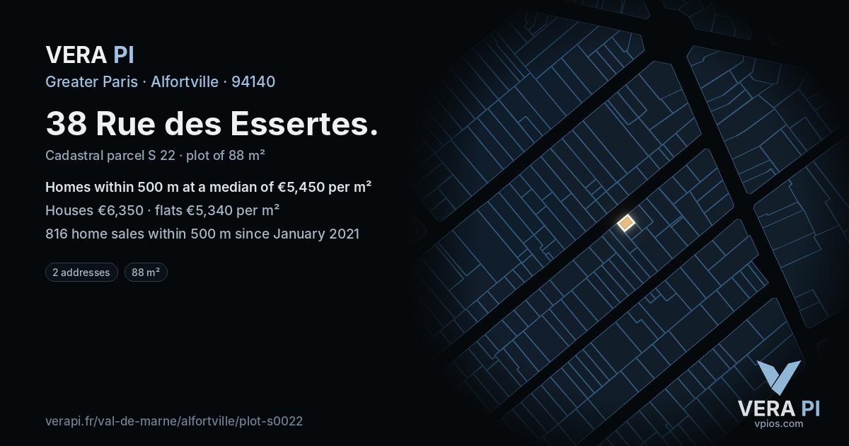 38 Rue des Essertes, Alfortville at night – the plot lit, the parcels around coloured by the prices near them