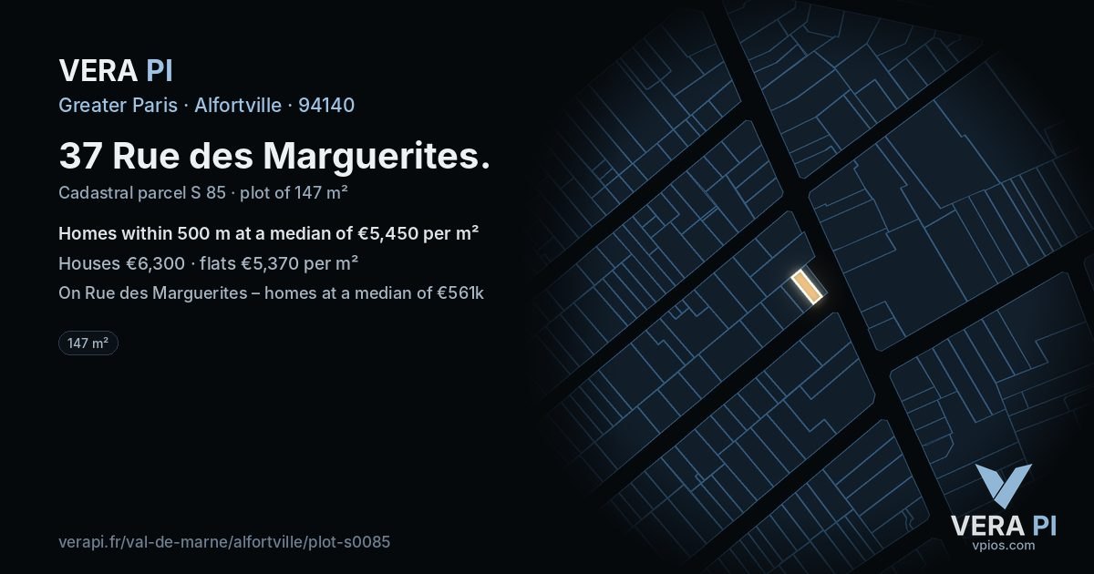 37 Rue des Marguerites, Alfortville at night – the plot lit, the parcels around coloured by the prices near them
