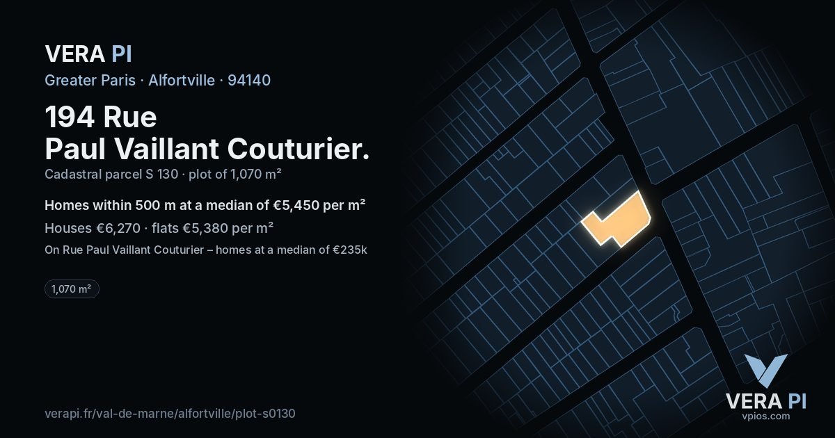 194 Rue Paul Vaillant Couturier, Alfortville at night – the plot lit, the parcels around coloured by the prices near them