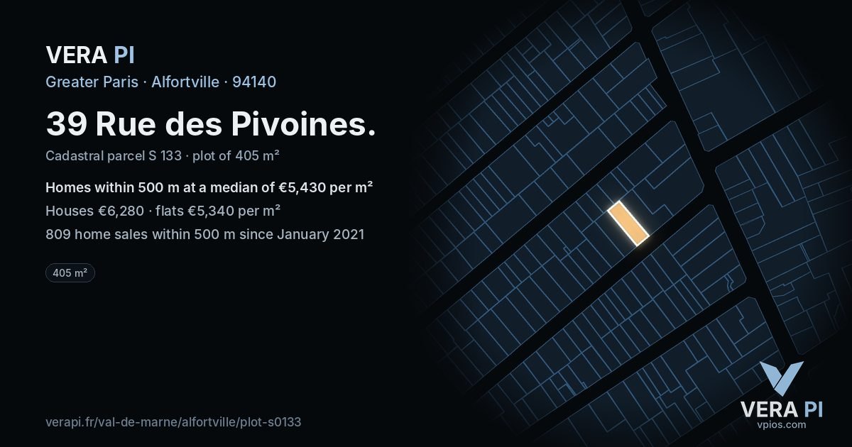 39 Rue des Pivoines, Alfortville at night – the plot lit, the parcels around coloured by the prices near them
