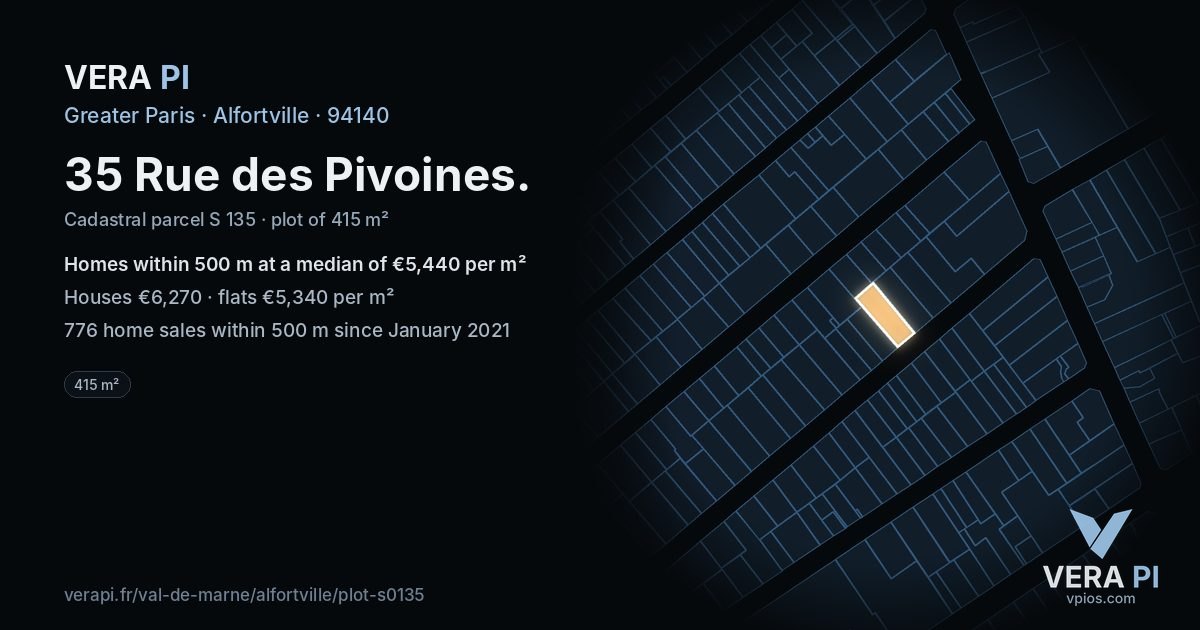 35 Rue des Pivoines, Alfortville at night – the plot lit, the parcels around coloured by the prices near them