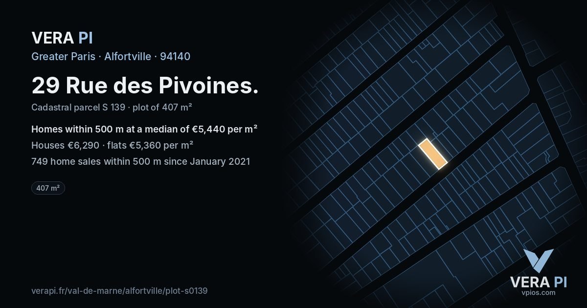 29 Rue des Pivoines, Alfortville at night – the plot lit, the parcels around coloured by the prices near them