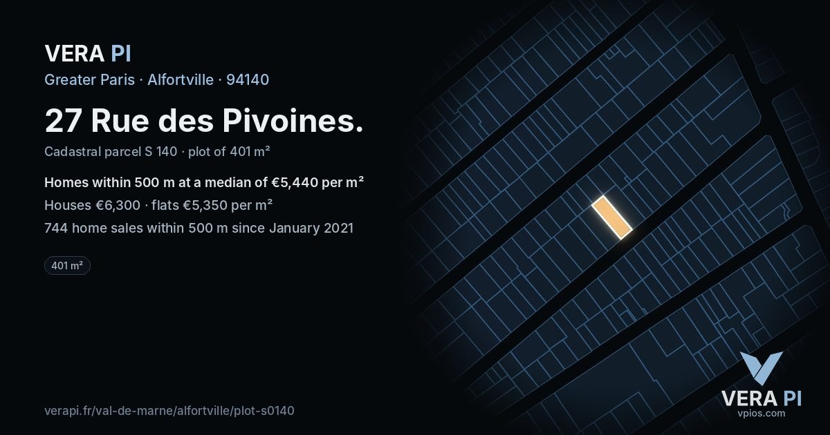 27 Rue des Pivoines, Alfortville at night – the plot lit, the parcels around coloured by the prices near them