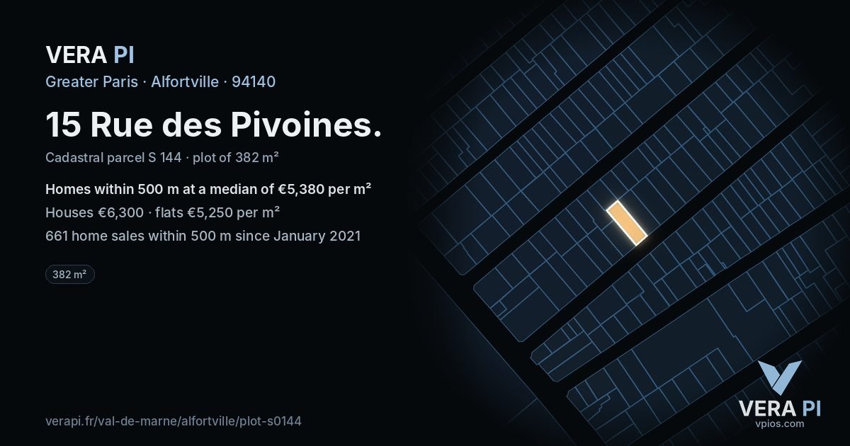 15 Rue des Pivoines, Alfortville at night – the plot lit, the parcels around coloured by the prices near them