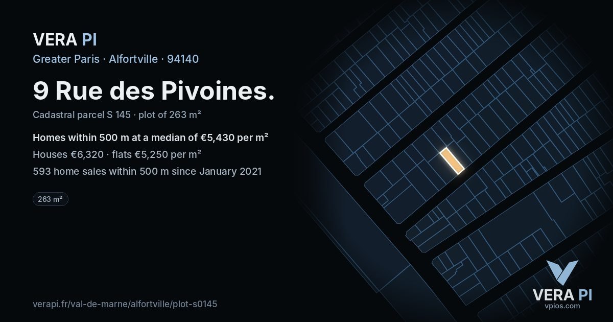 9 Rue des Pivoines, Alfortville at night – the plot lit, the parcels around coloured by the prices near them