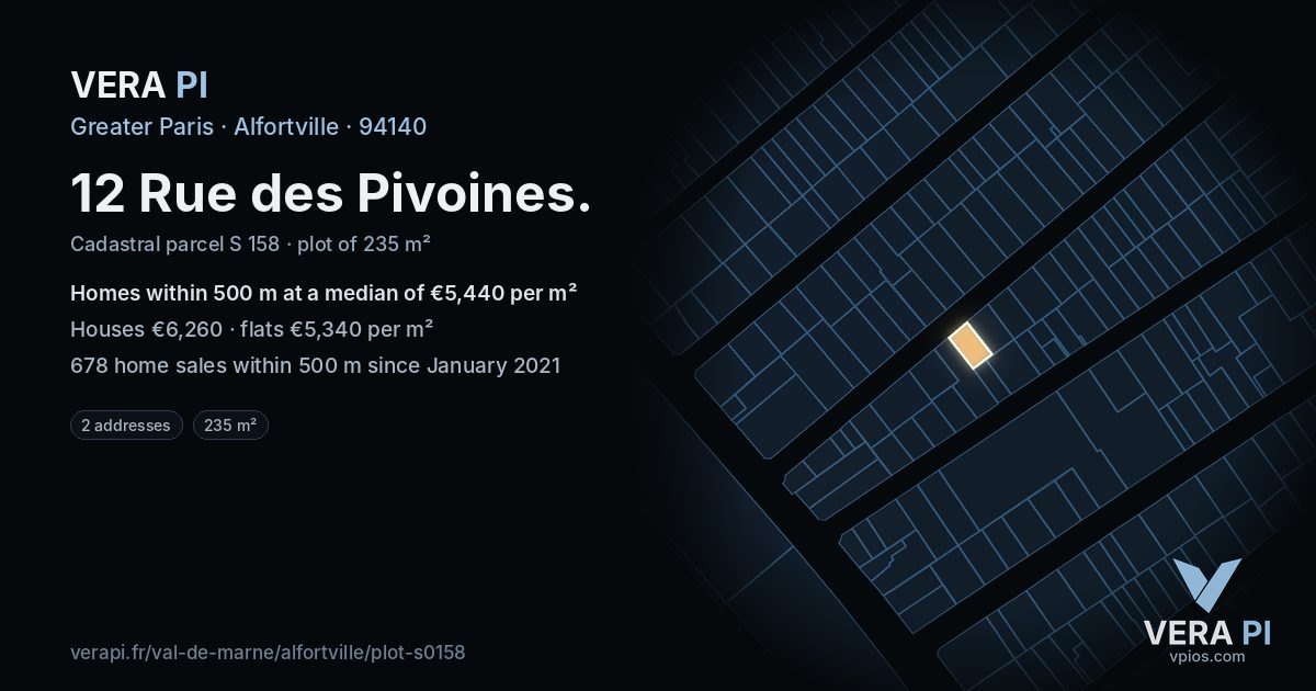 12 Rue des Pivoines, Alfortville at night – the plot lit, the parcels around coloured by the prices near them