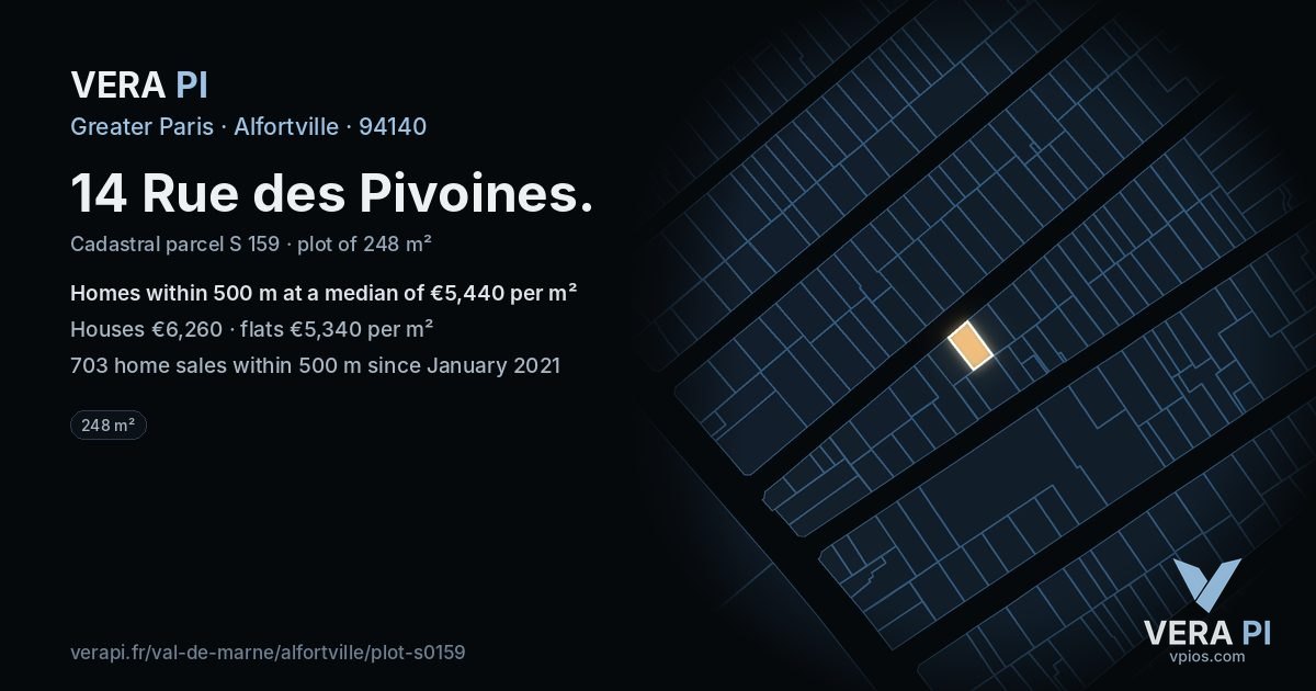 14 Rue des Pivoines, Alfortville at night – the plot lit, the parcels around coloured by the prices near them