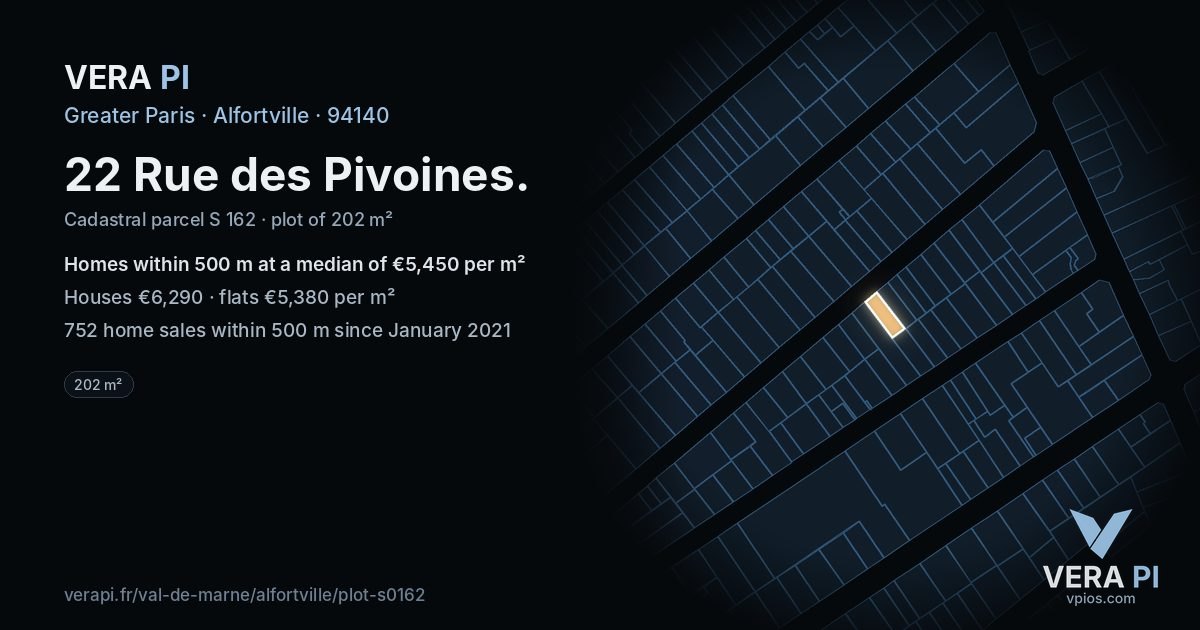 22 Rue des Pivoines, Alfortville at night – the plot lit, the parcels around coloured by the prices near them