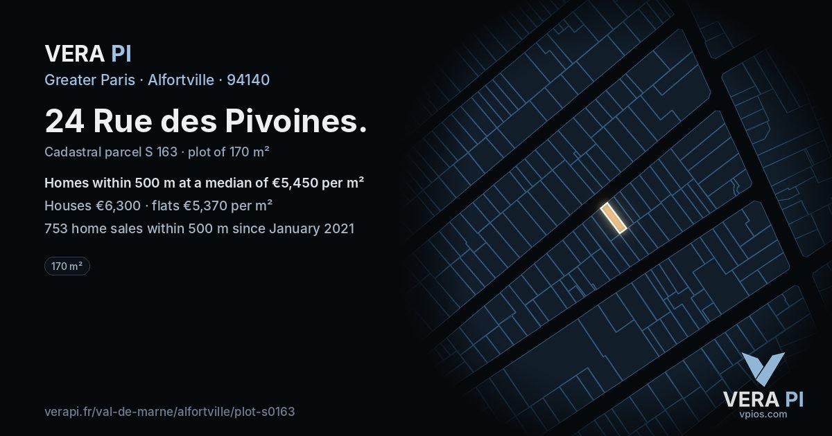 24 Rue des Pivoines, Alfortville at night – the plot lit, the parcels around coloured by the prices near them