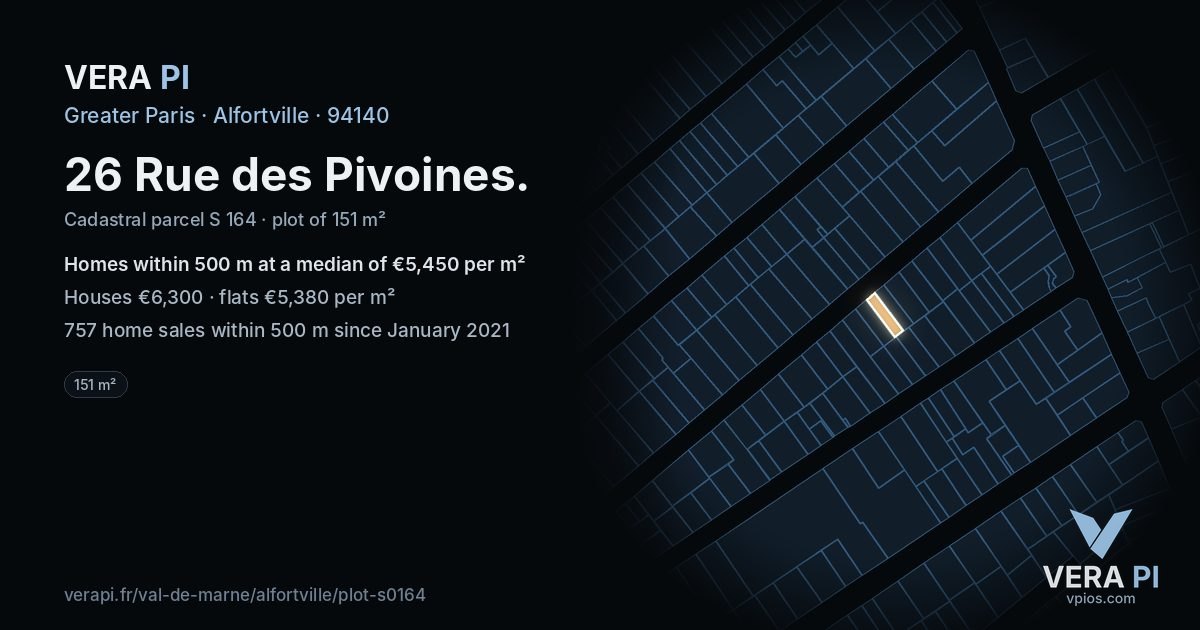 26 Rue des Pivoines, Alfortville at night – the plot lit, the parcels around coloured by the prices near them