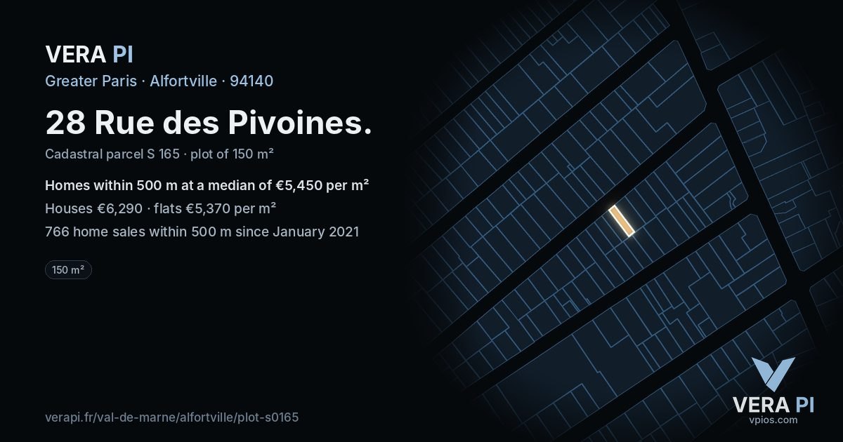 28 Rue des Pivoines, Alfortville at night – the plot lit, the parcels around coloured by the prices near them