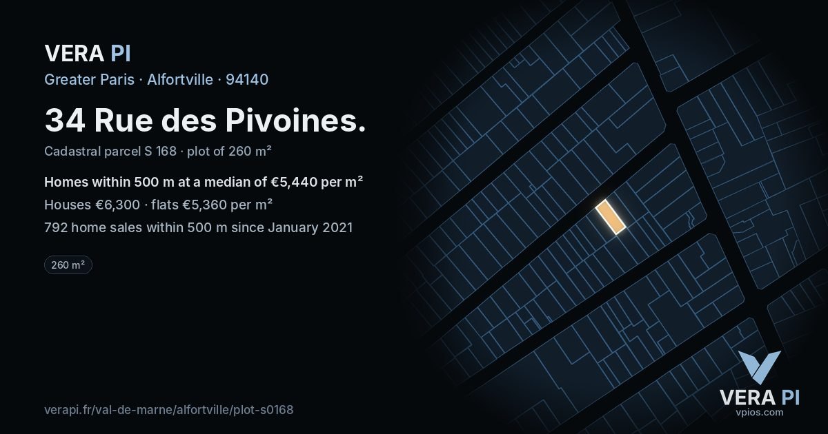34 Rue des Pivoines, Alfortville at night – the plot lit, the parcels around coloured by the prices near them