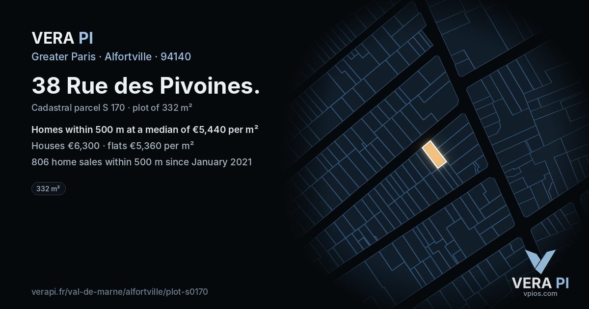 38 Rue des Pivoines, Alfortville at night – the plot lit, the parcels around coloured by the prices near them