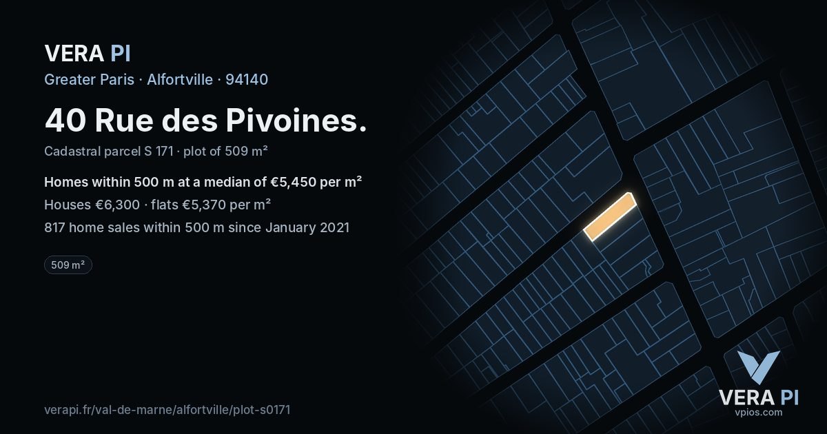 40 Rue des Pivoines, Alfortville at night – the plot lit, the parcels around coloured by the prices near them