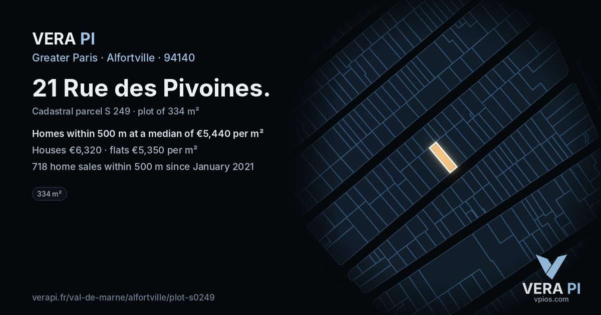 21 Rue des Pivoines, Alfortville at night – the plot lit, the parcels around coloured by the prices near them