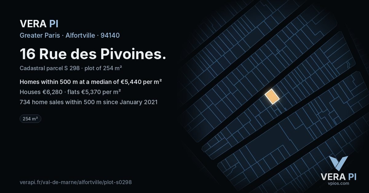 16 Rue des Pivoines, Alfortville at night – the plot lit, the parcels around coloured by the prices near them